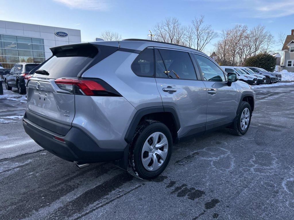 Used 2019 Toyota RAV4 LE image 5