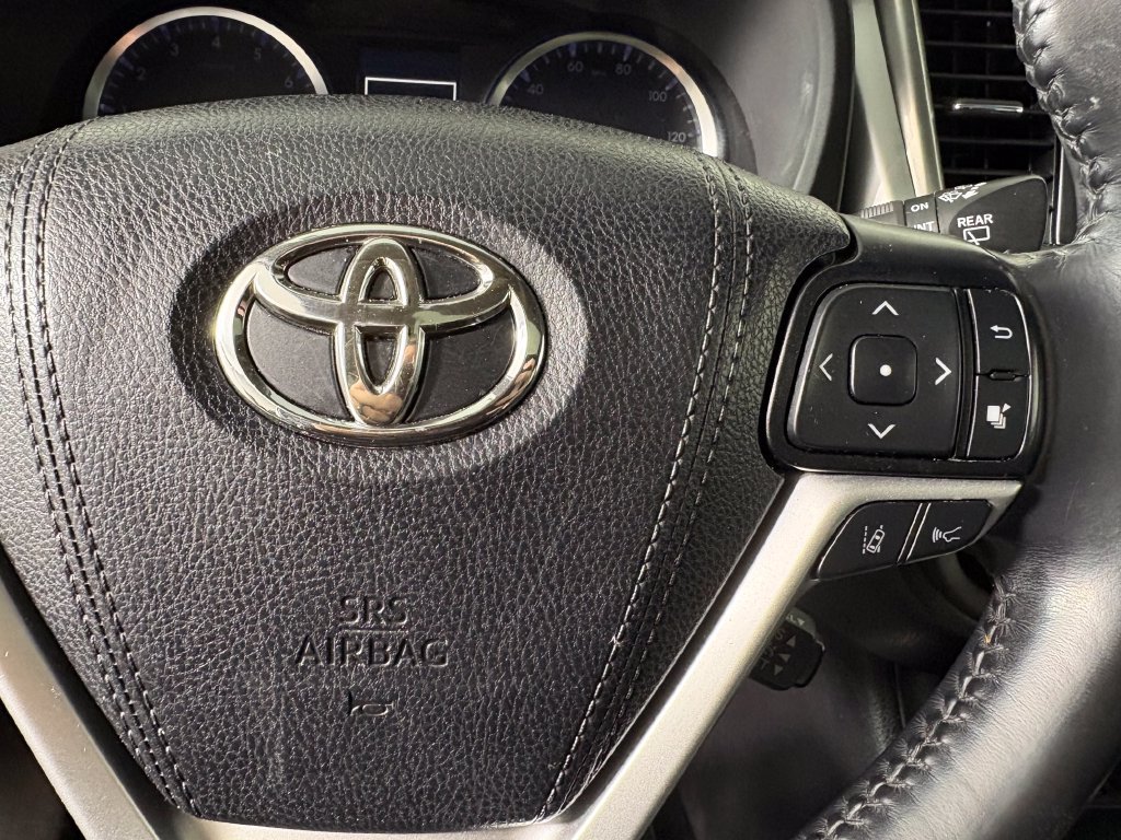 Used 2019 Toyota Highlander XLE FWD image 22