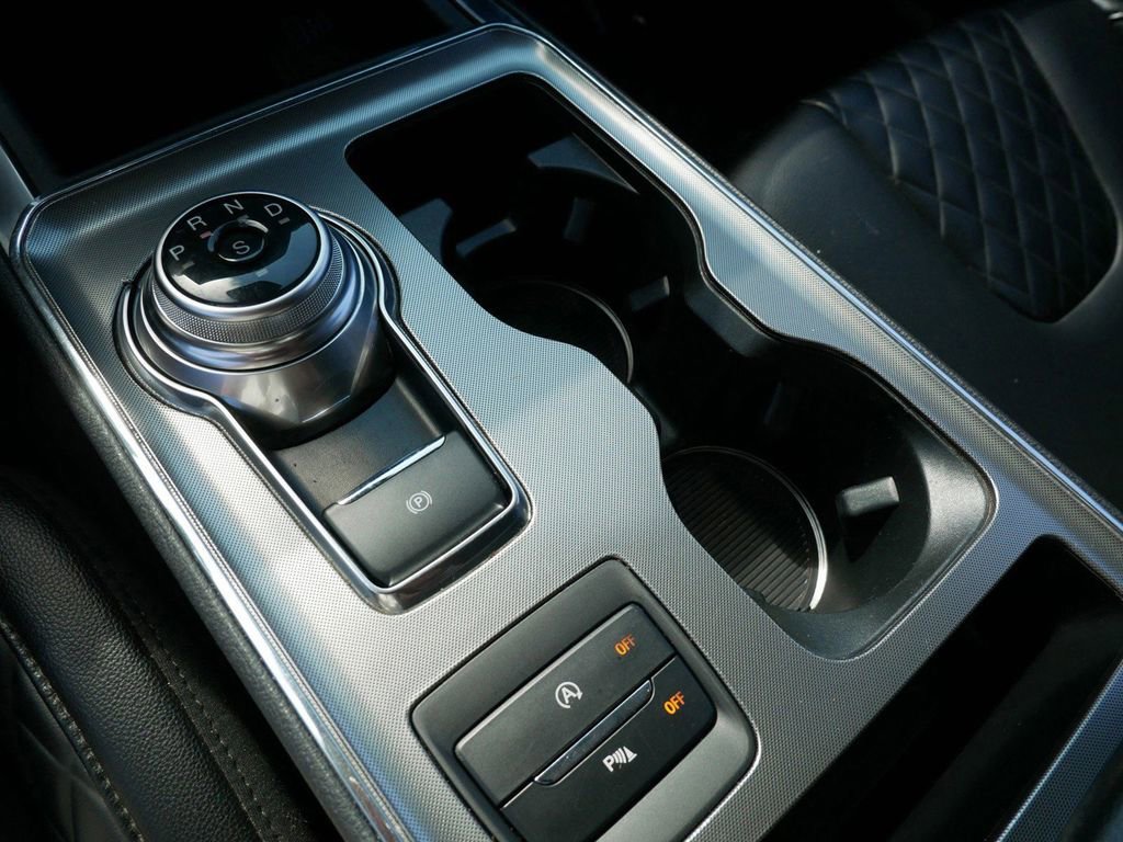 Certified 2024 Ford Edge Titanium image 27