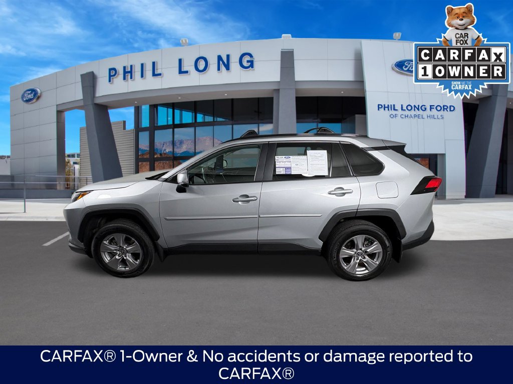 Used 2025 Toyota RAV4 XLE AWD/4WD image 2