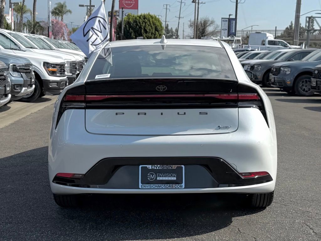 Used 2025 Toyota Prius XLE image 7