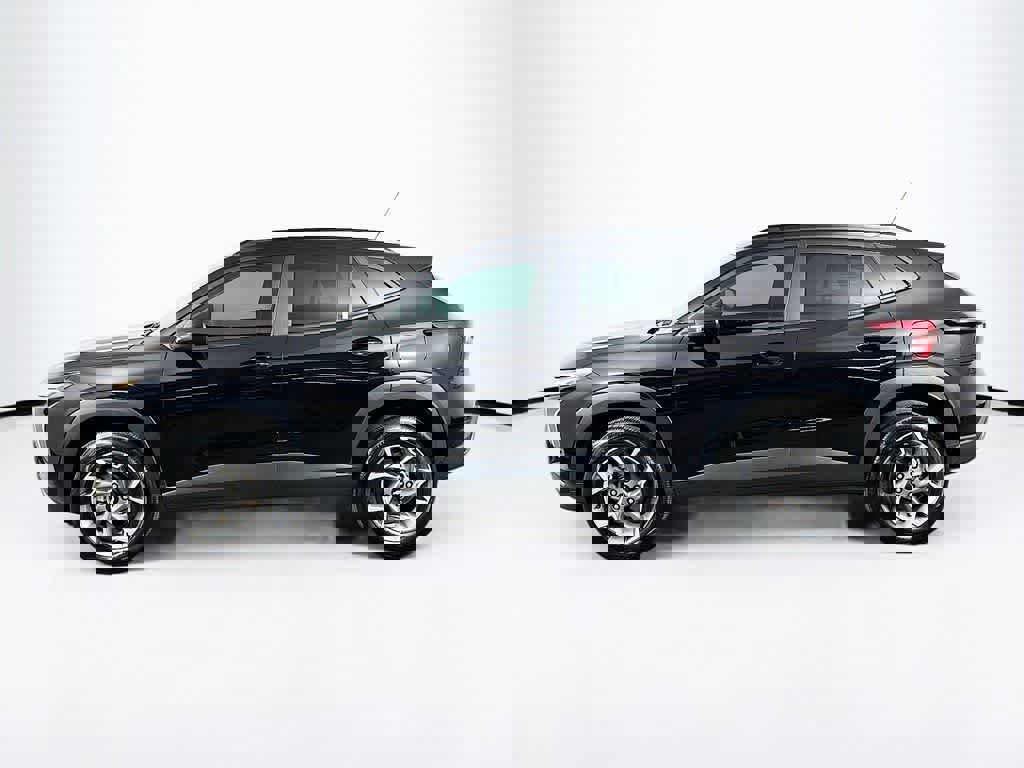 Used 2025 Chevrolet Trax LT w/ LT Convenience Package image 2