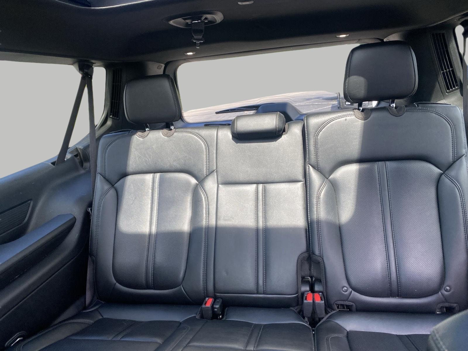 Used 2023 Jeep Wagoneer L Series III w/ Premium Group I AWD/4WD image 6