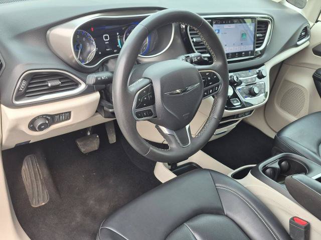 Used 2023 Chrysler Pacifica Touring-L FWD image 11