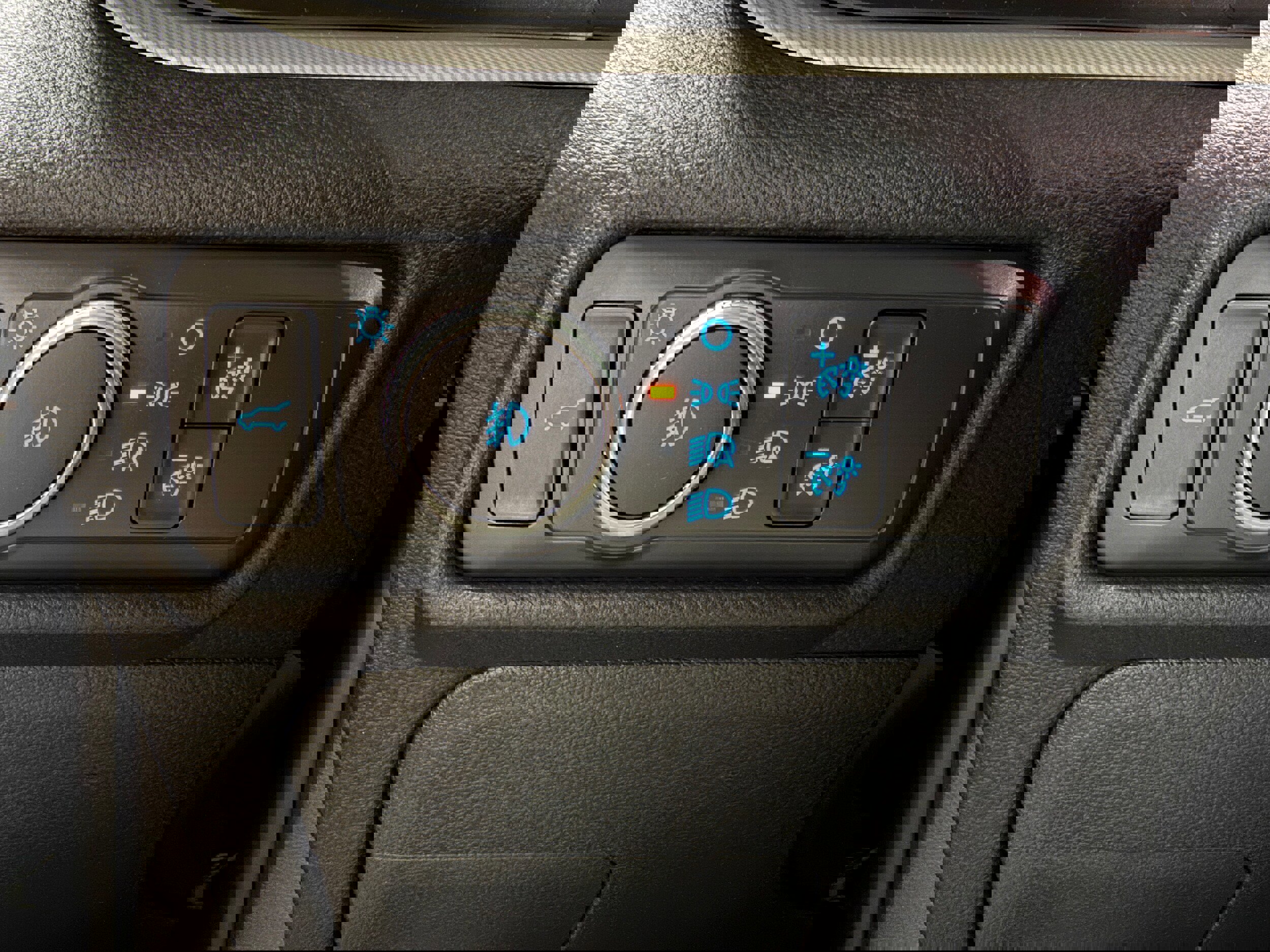 Certified 2020 Ford Explorer XLT w/ Equipment Group 202A image 17