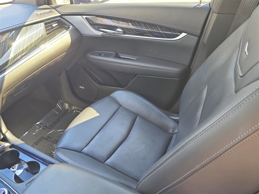 Used 2023 Cadillac XT6 Premium Luxury w/ Technology Package image 14