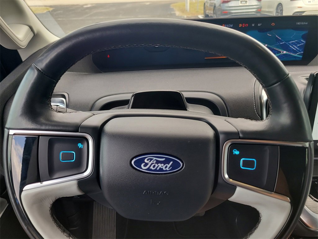 Certified 2025 Ford Expedition Platinum image 30