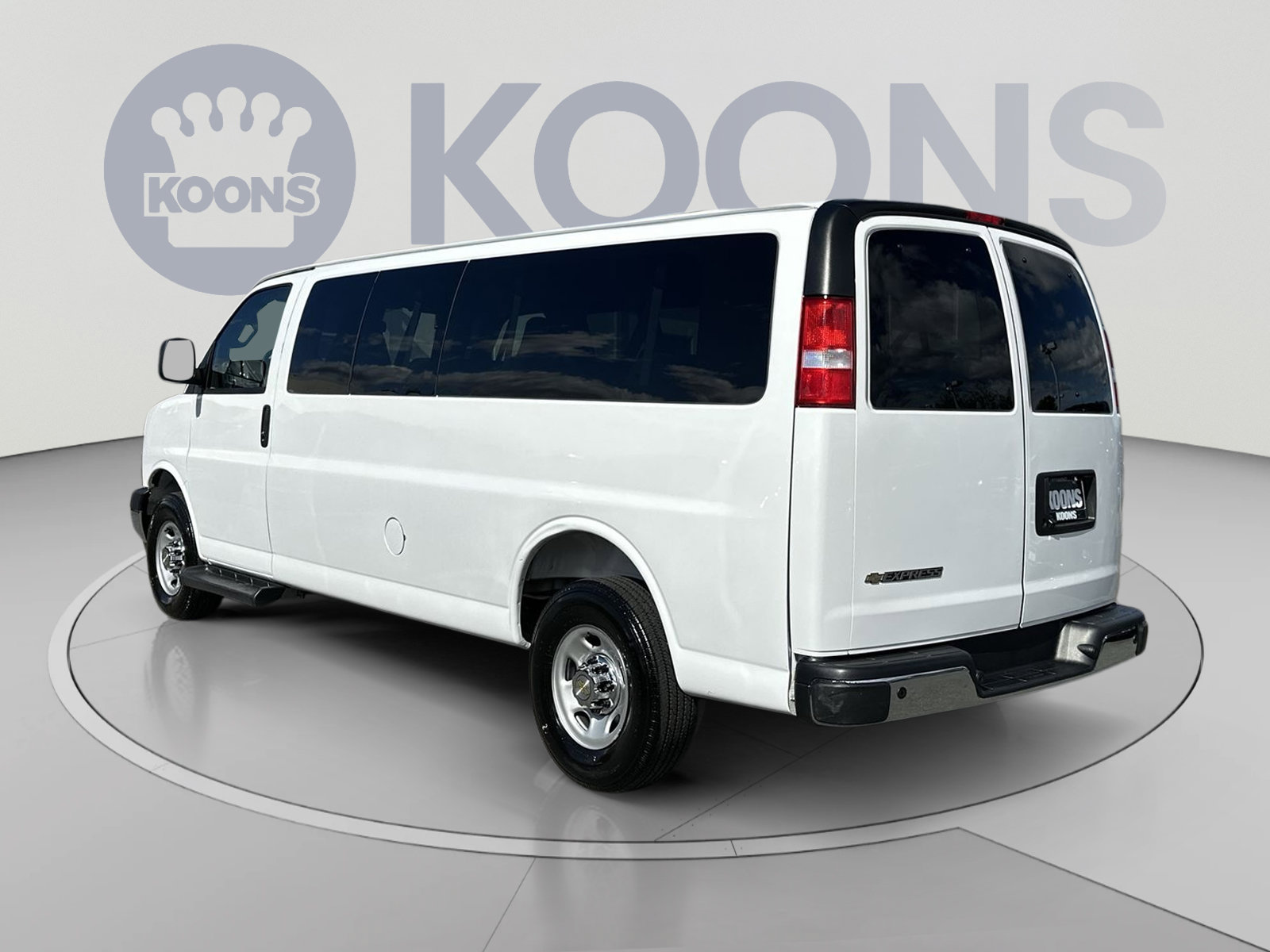 Used 2025 Chevrolet Express 3500 LT w/ LT Preferred Equipment Group RWD image 8