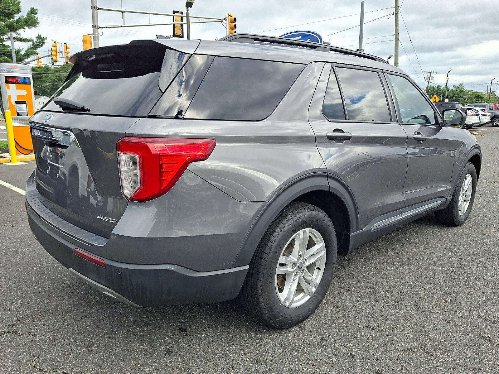 Certified 2023 Ford Explorer XLT w/ Equipment Group 202A AWD/4WD image 11