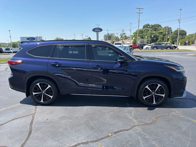 Used 2022 Toyota Highlander XSE FWD image 8