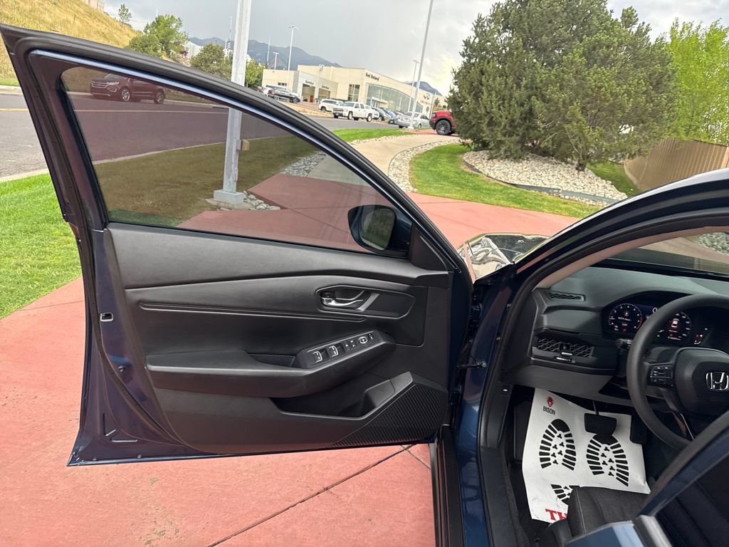 Used 2023 Honda Accord EX image 11