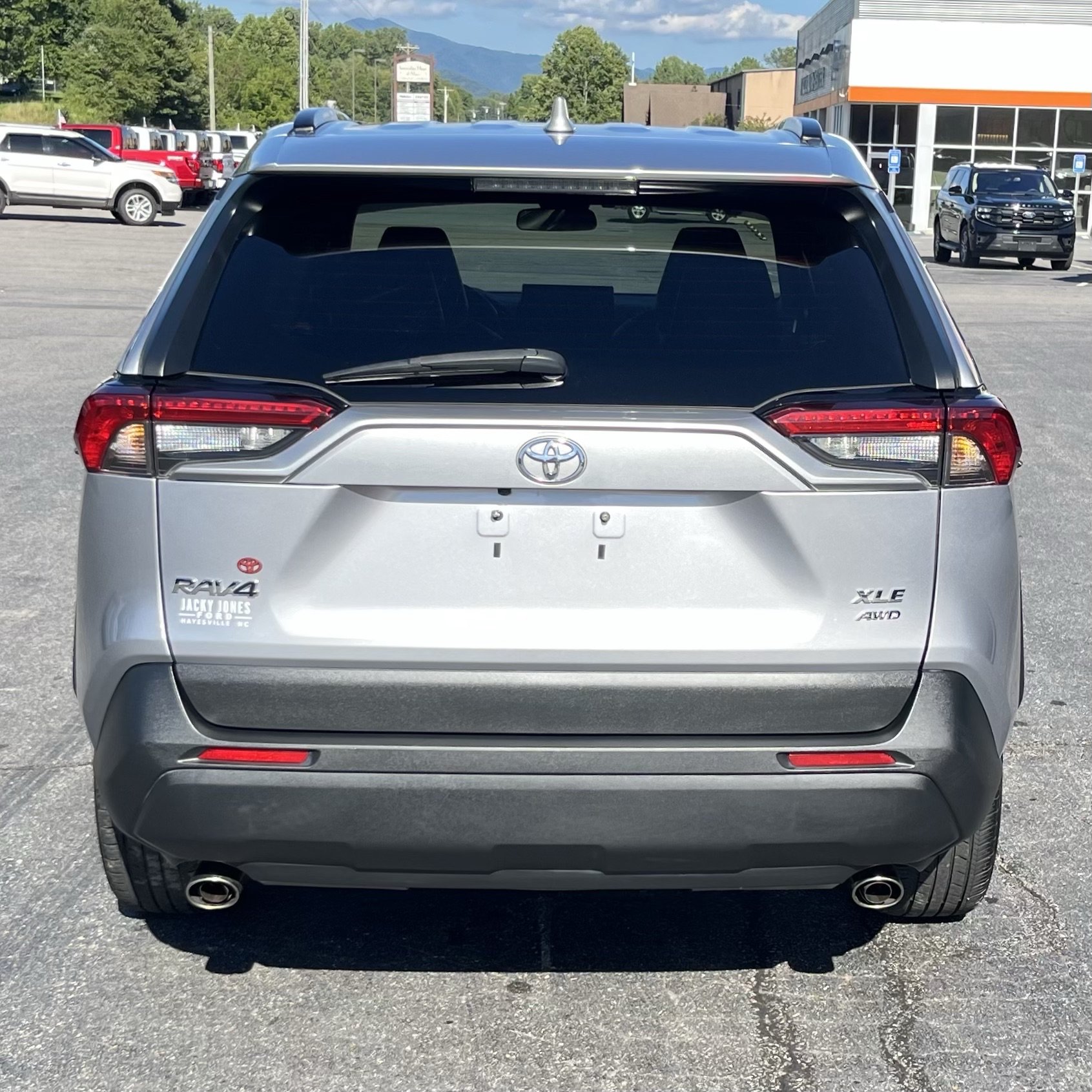 Used 2021 Toyota RAV4 XLE Premium AWD/4WD image 7