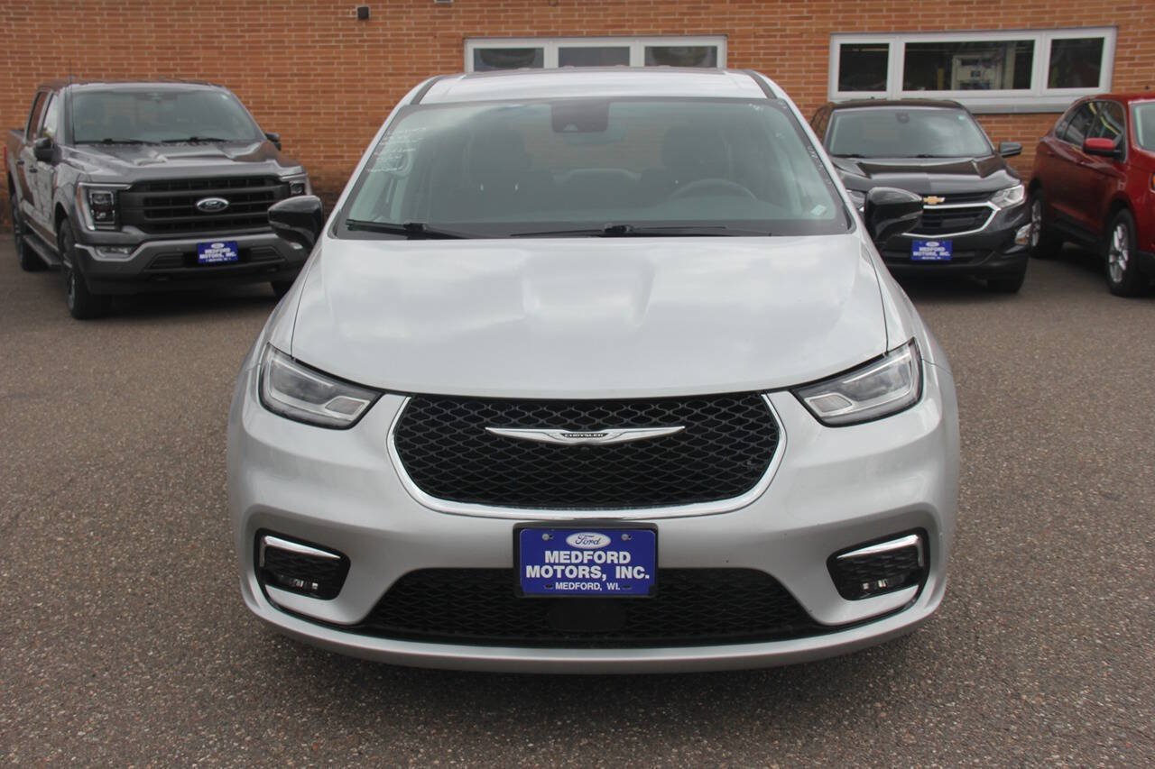 Used 2024 Chrysler Pacifica Touring-L FWD image 9
