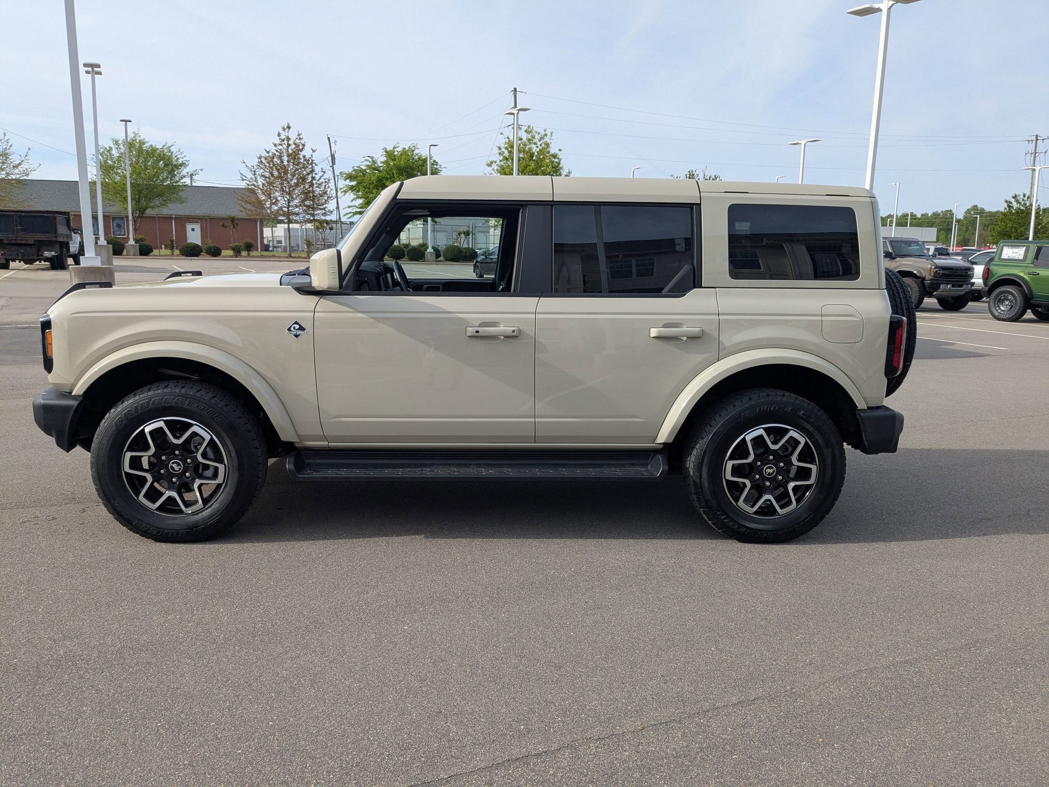 Certified 2025 Ford Bronco Outer Banks AWD/4WD image 7