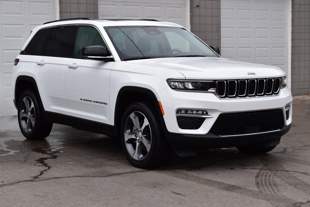 Used 2022 Jeep Grand Cherokee Limited 4xe image 3