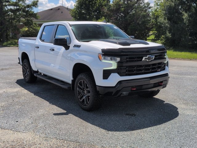 Used 2025 Chevrolet Silverado 1500 LT Trail Boss w/ Convenience Package II AWD/4WD image 2
