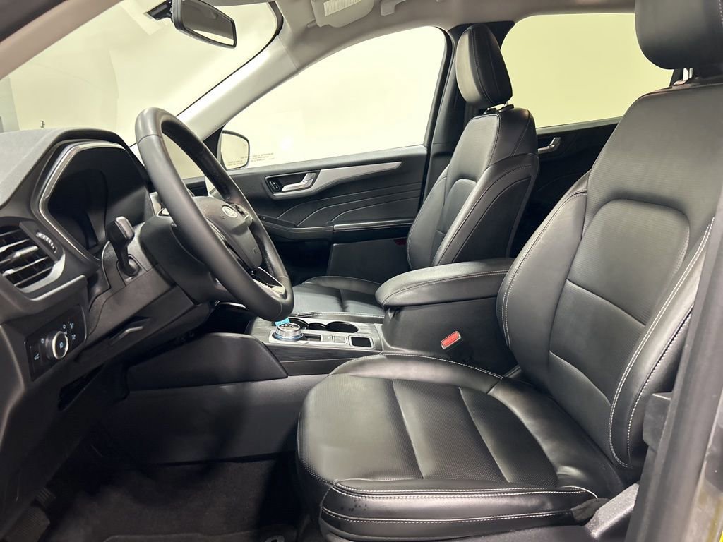 Certified 2025 Ford Escape Platinum image 12