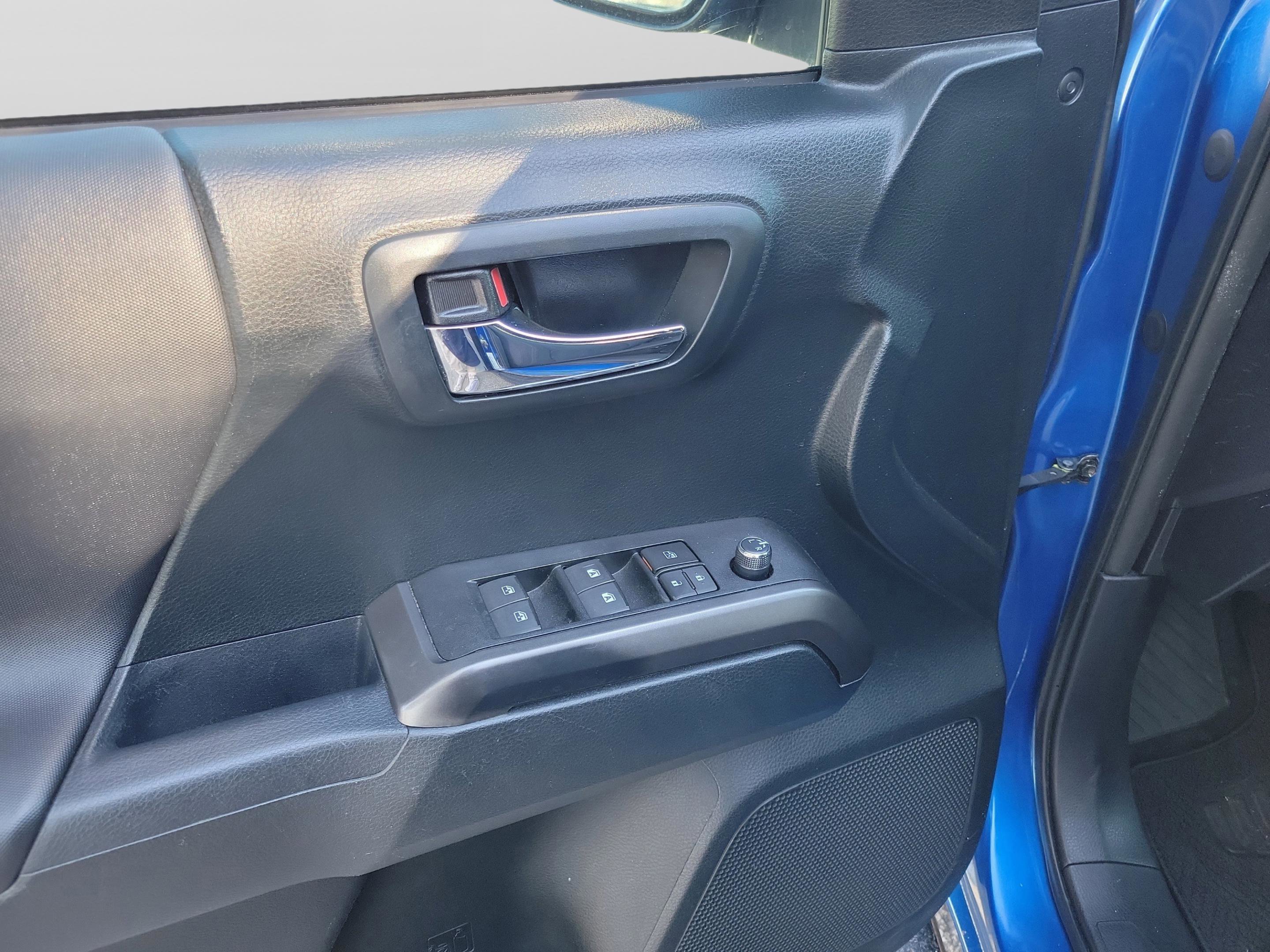 Used 2017 Toyota Tacoma SR5 image 26