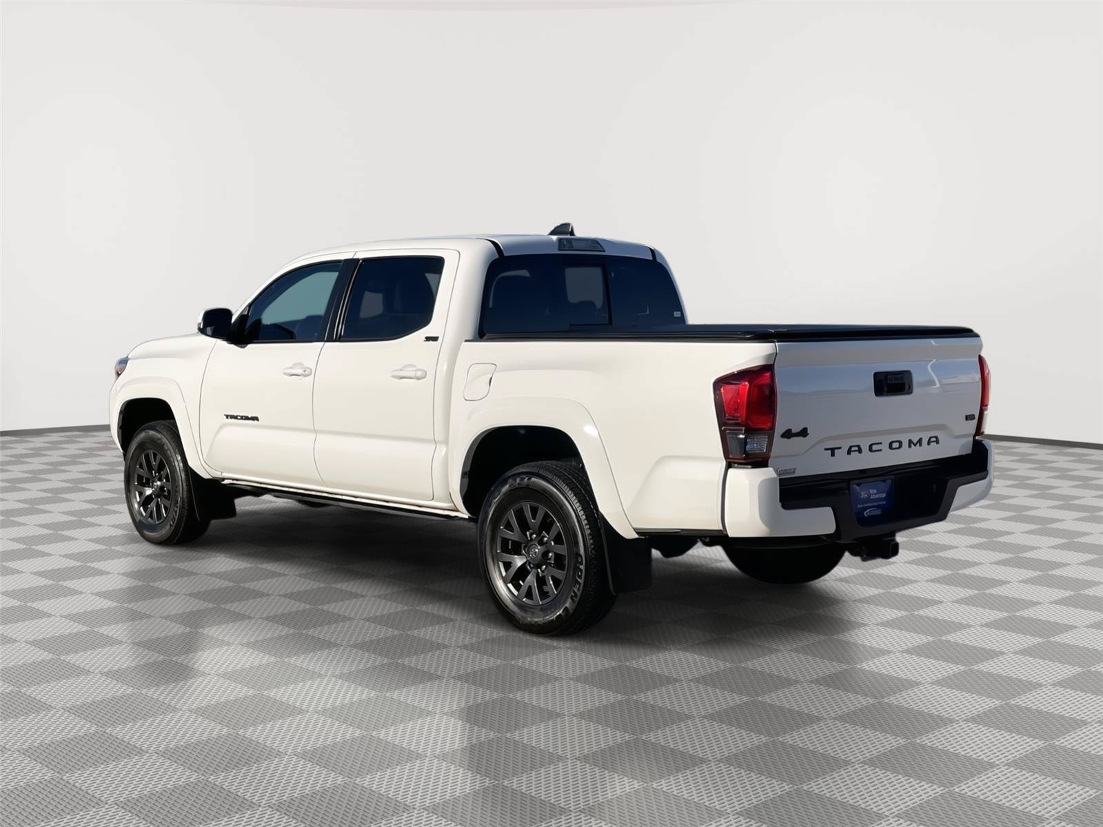 Used 2023 Toyota Tacoma SR5 w/ Technology Package AWD/4WD image 9