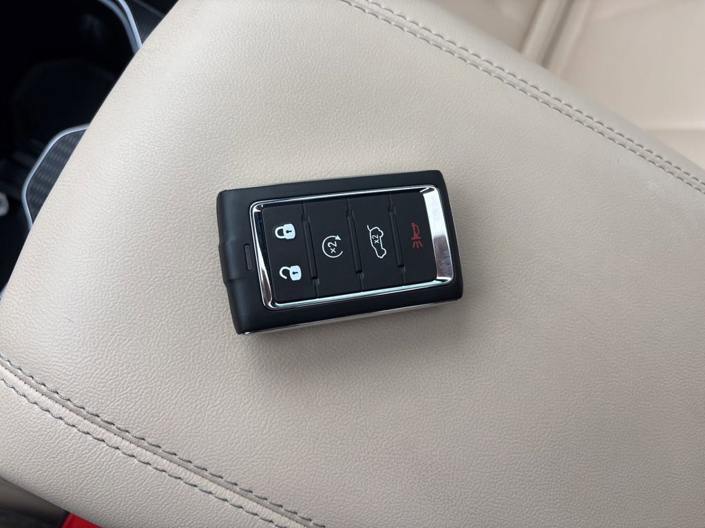 Used 2024 Jeep Grand Cherokee Limited image 12