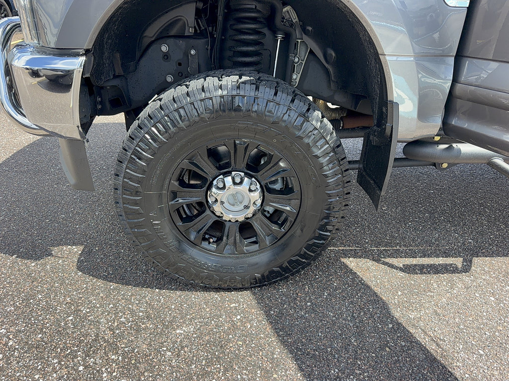 Certified 2021 Ford F250 XLT w/ XLT Premium Package AWD/4WD image 39