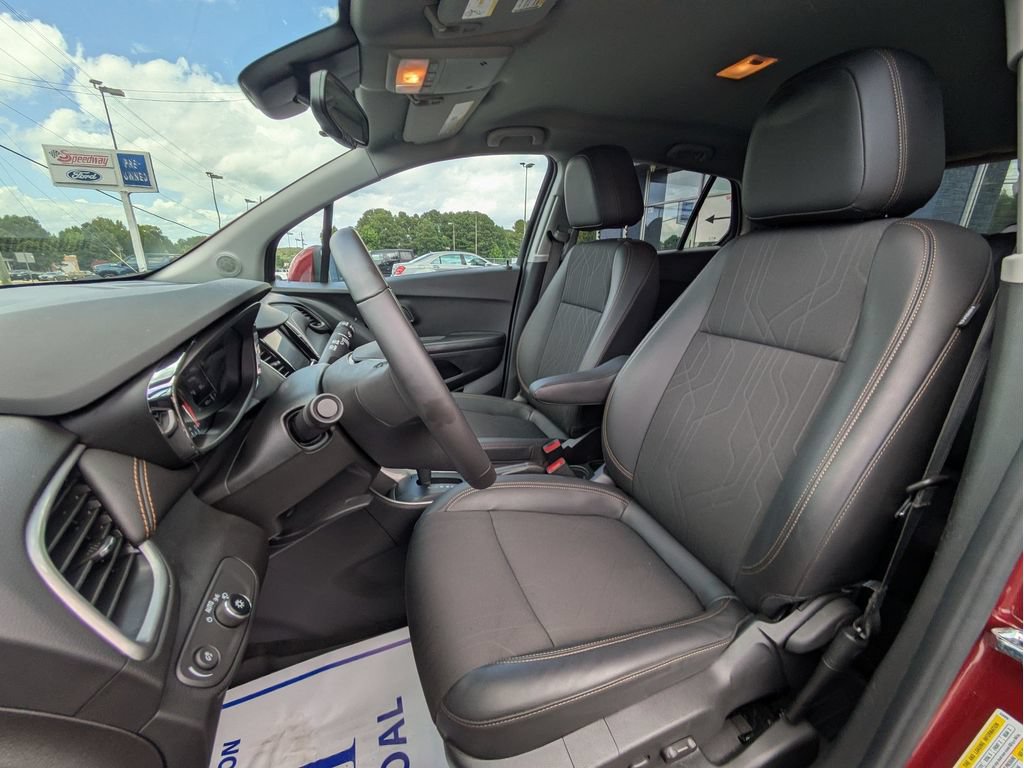Used 2022 Chevrolet Trax LT w/ LT Convenience Package AWD/4WD image 22