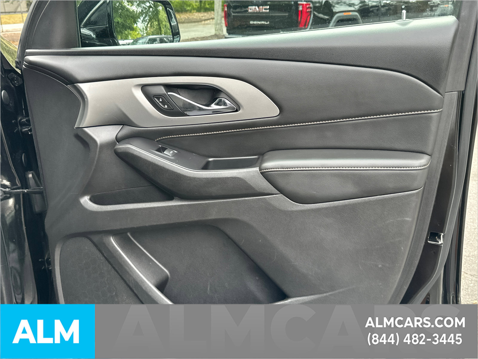 Used 2018 Chevrolet Traverse LT FWD image 16