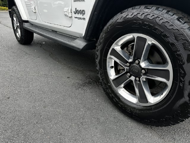 Used 2020 Jeep Wrangler Unlimited Sahara w/ Dual Top Group AWD/4WD image 11