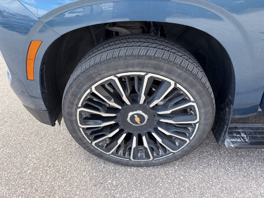 Used 2025 Chevrolet Tahoe High Country AWD/4WD image 32