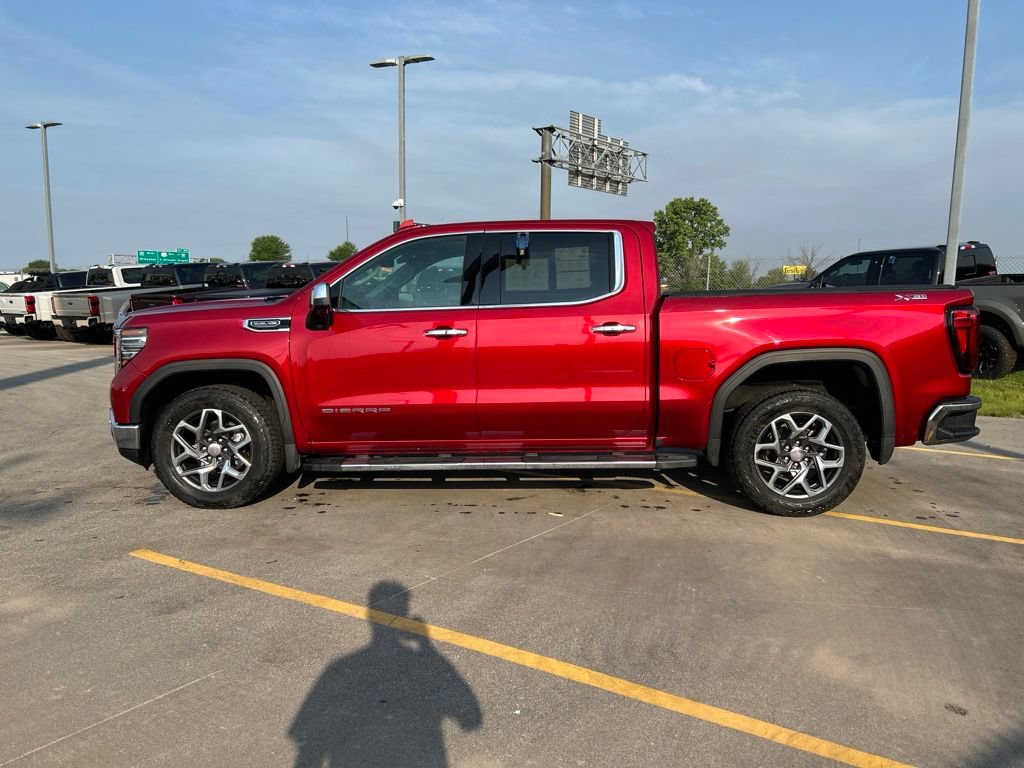Used 2023 GMC Sierra 1500 SLT w/ SLT Premium Package AWD/4WD image 10