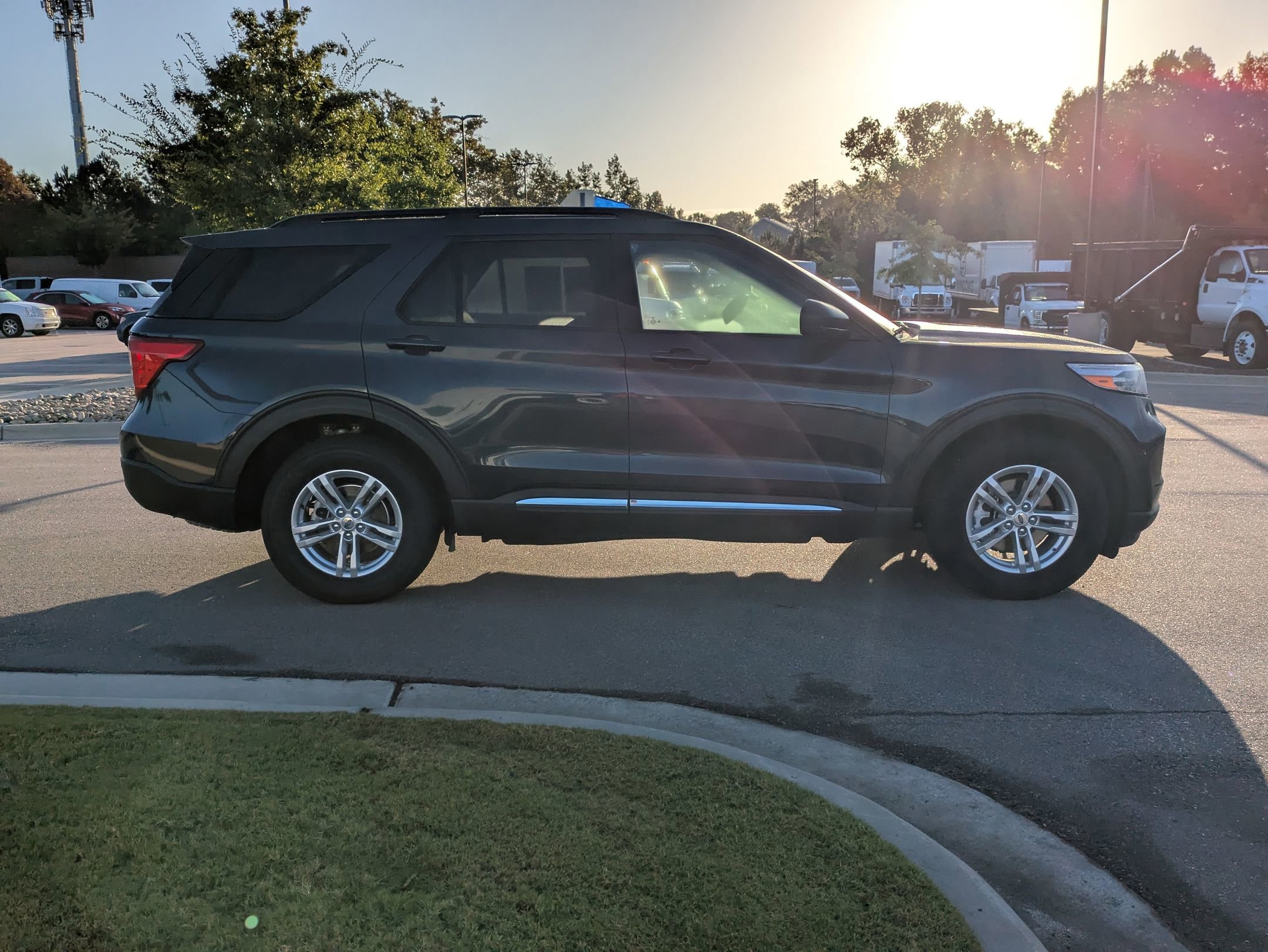 Certified 2022 Ford Explorer XLT w/ Equipment Group 202A image 7