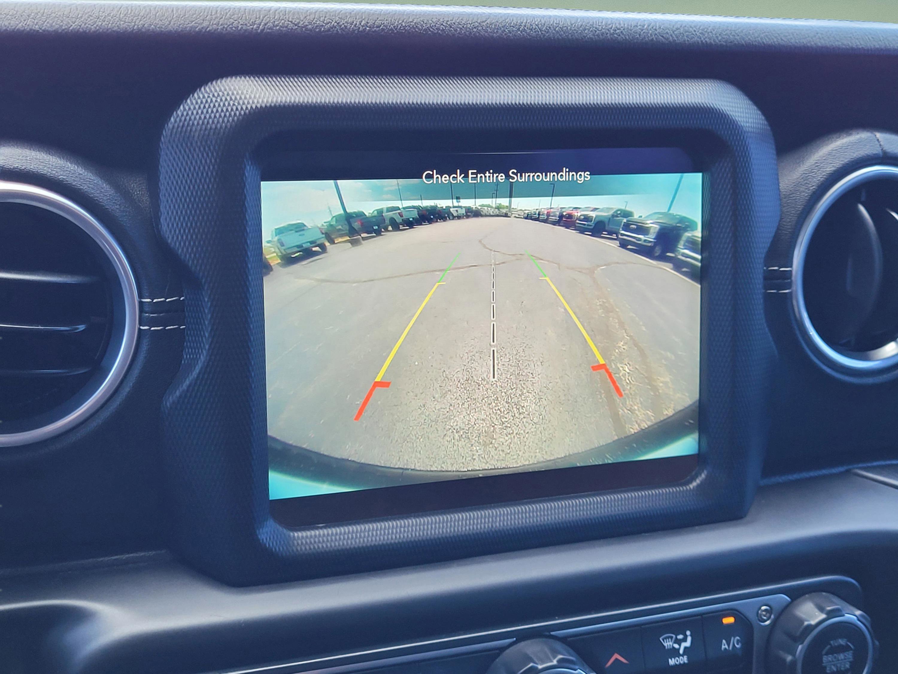 Used 2018 Jeep Wrangler Unlimited Sahara w/ Uconnect 4C Nav & Sound Group AWD/4WD image 19