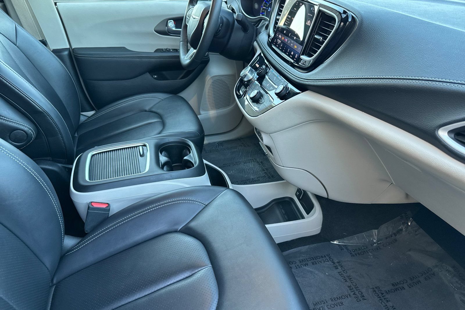 Used 2024 Chrysler Pacifica Limited FWD image 21