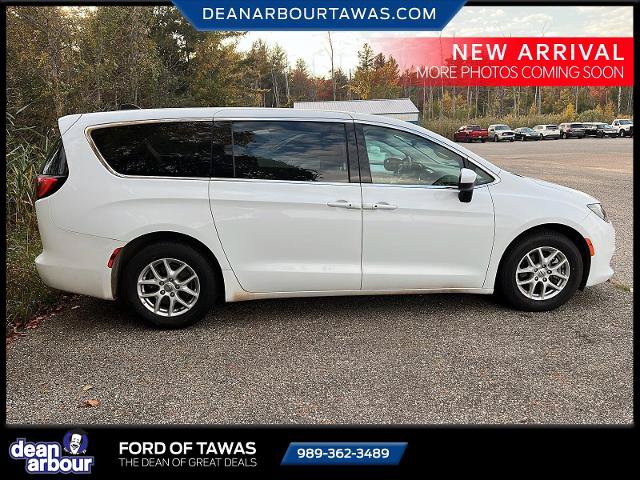 Used 2023 Chrysler Voyager LX FWD image 3