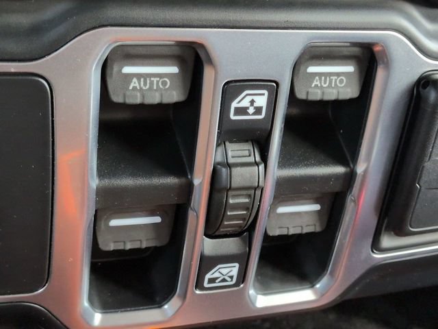 Used 2019 Jeep Wrangler Unlimited Sport S AWD/4WD image 22
