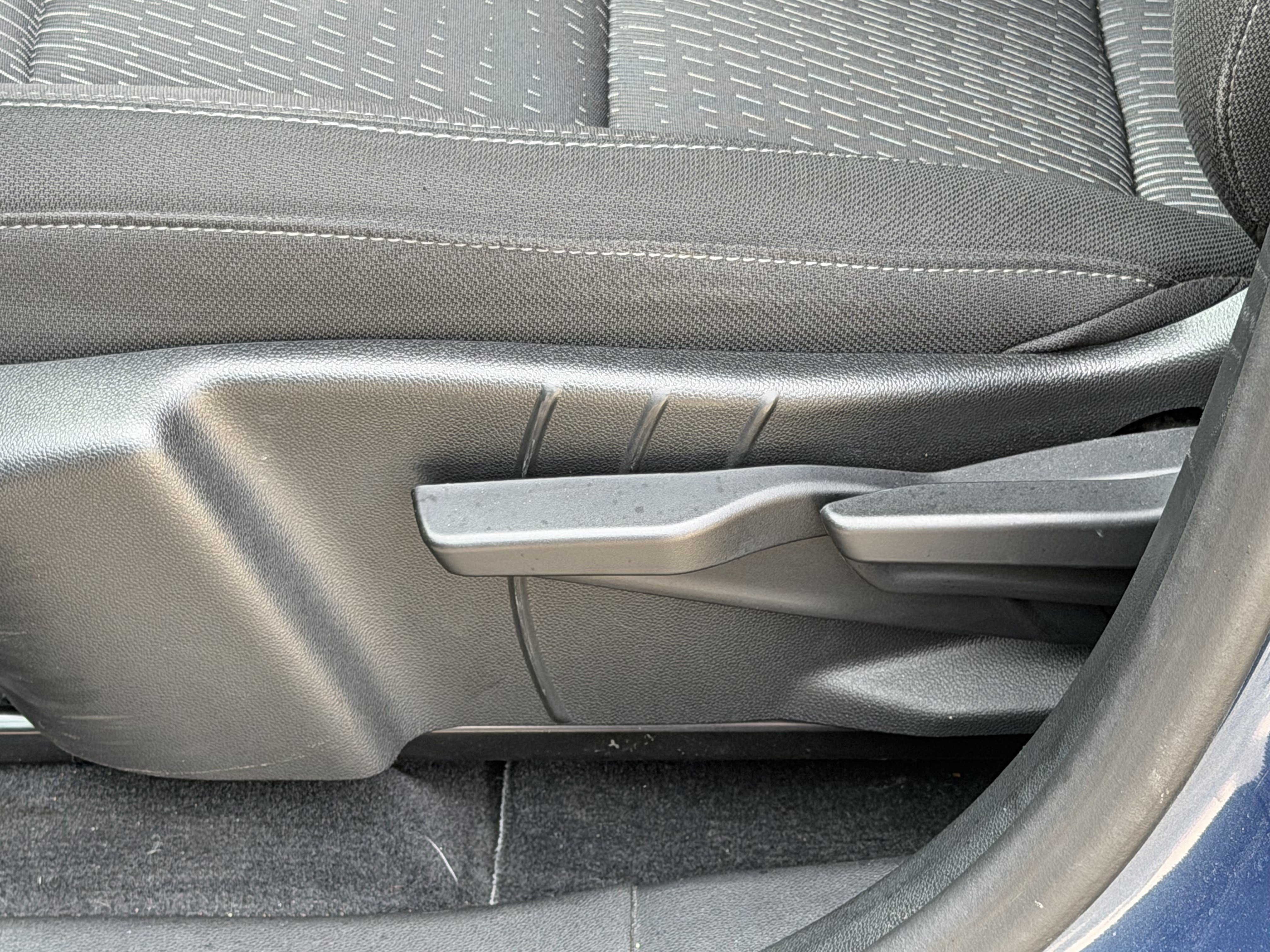 Used 2025 Chevrolet Equinox LT FWD image 15