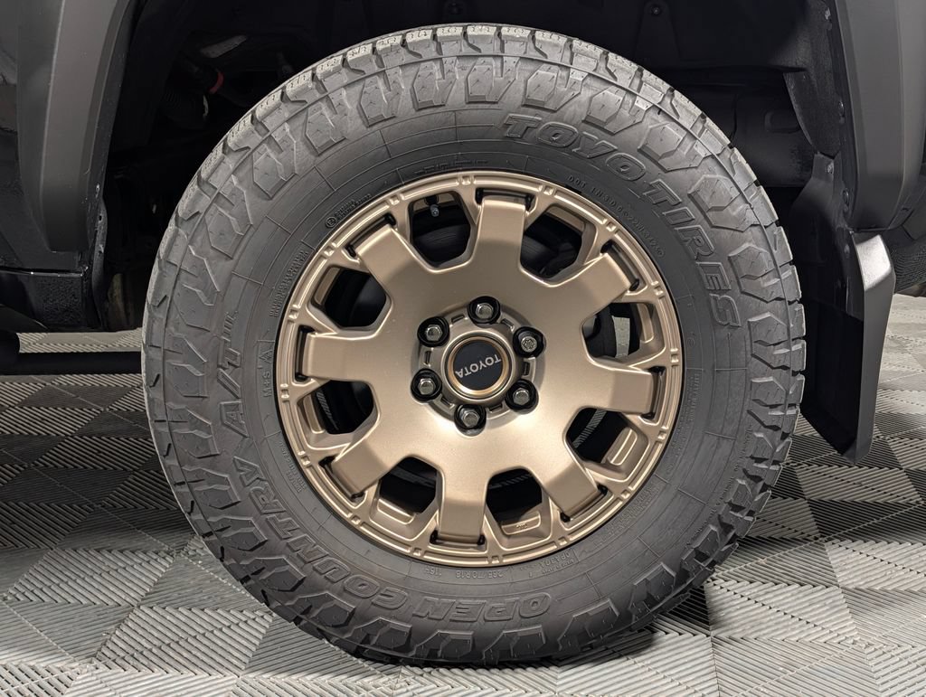 Used 2025 Toyota 4Runner Trailhunter AWD/4WD image 26