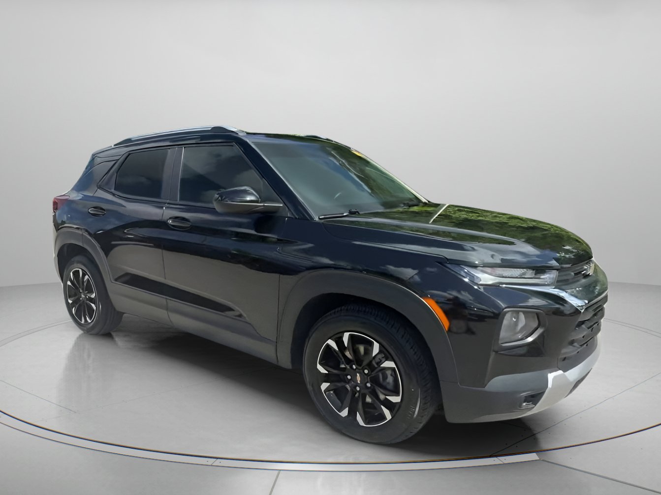 Used 2022 Chevrolet TrailBlazer LT FWD image 2