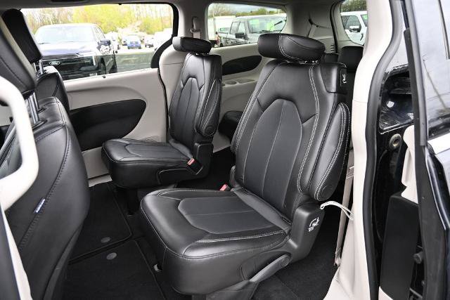 Used 2024 Chrysler Pacifica Touring-L AWD/4WD image 28