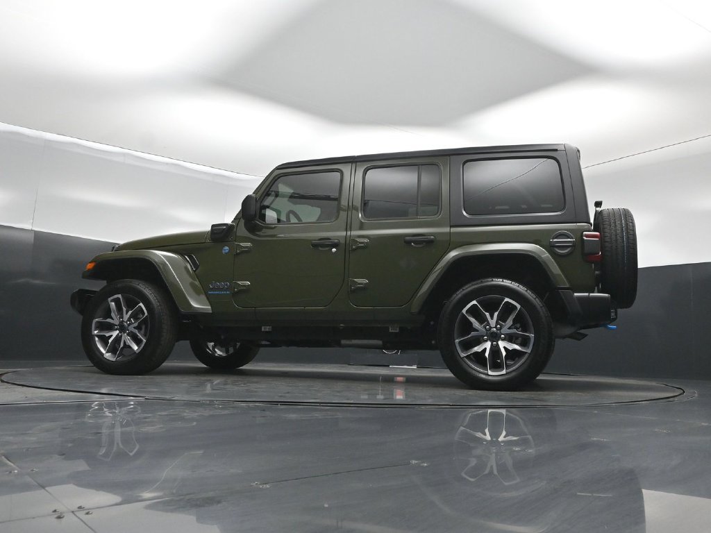 Used 2024 Jeep Wrangler Unlimited w/ Convenience Group AWD/4WD image 48