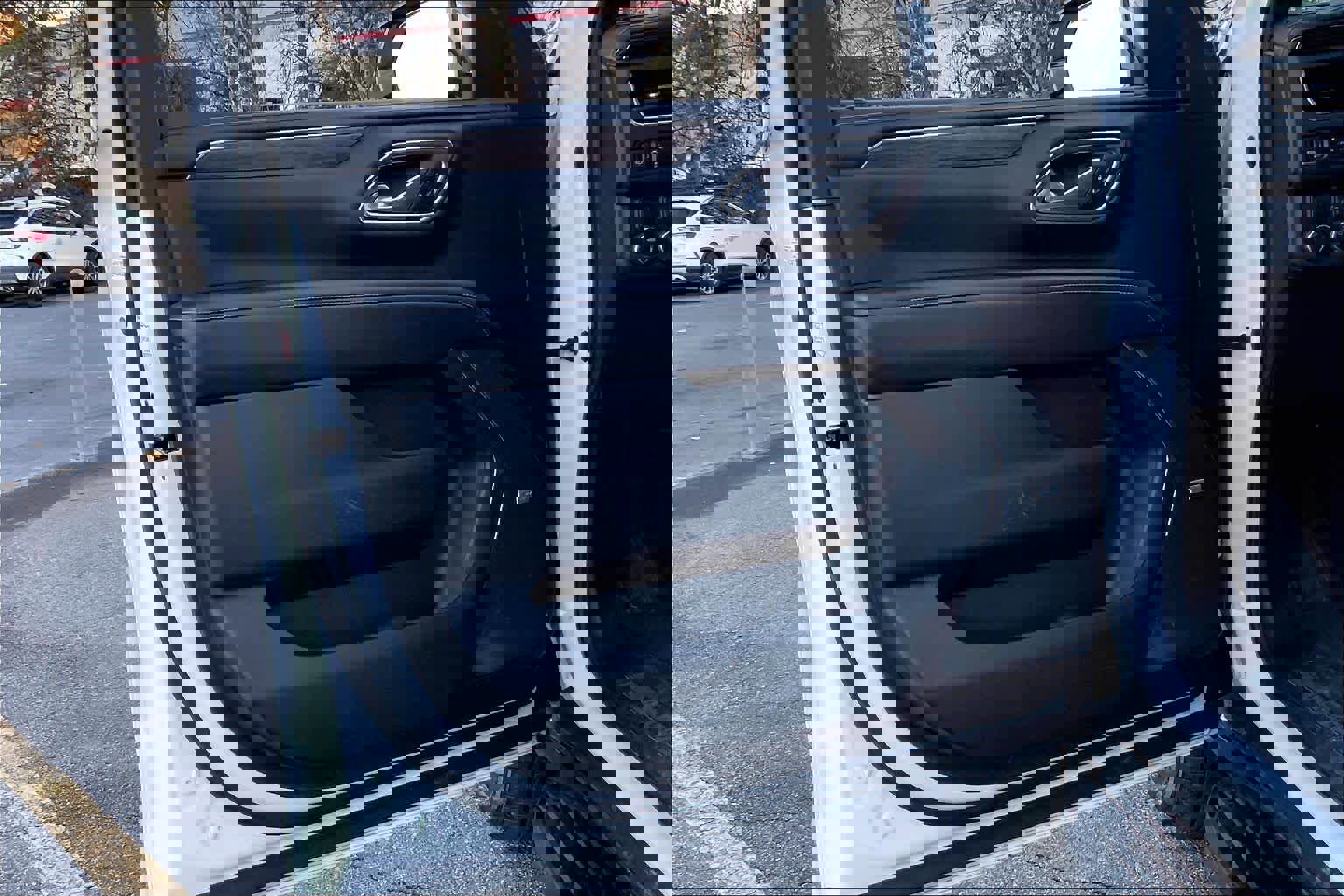 Used 2023 Chevrolet Suburban Premier image 21