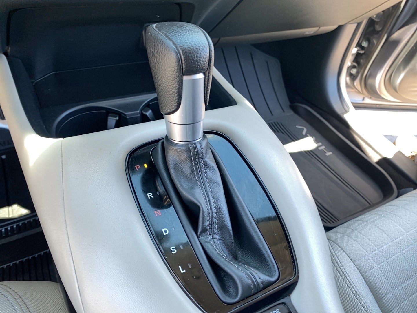Used 2023 Honda HR-V LX image 18