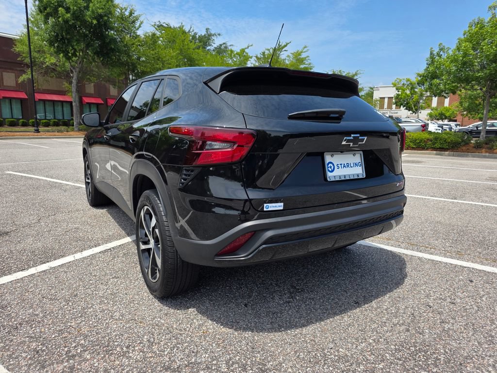 Used 2024 Chevrolet Trax RS FWD image 7