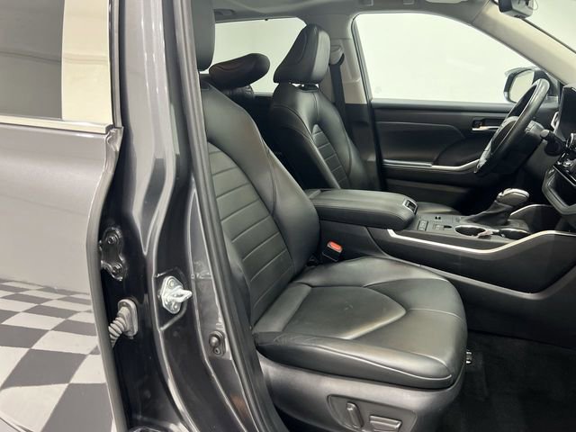 Used 2022 Toyota Highlander XLE FWD image 25