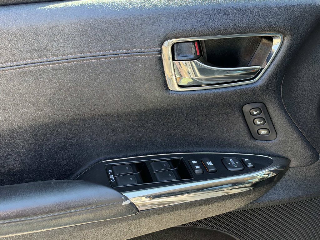 Used 2018 Toyota Avalon XLE Premium w/ Carpet Mat Package FWD image 22