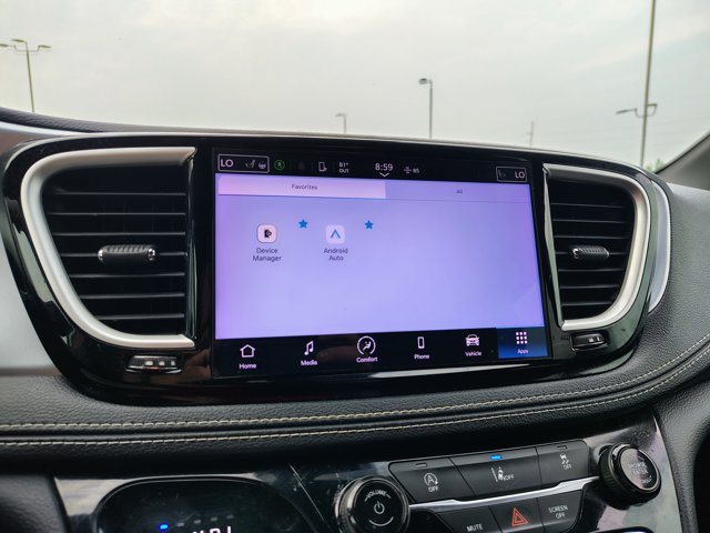 Used 2022 Chrysler Pacifica Touring FWD image 3