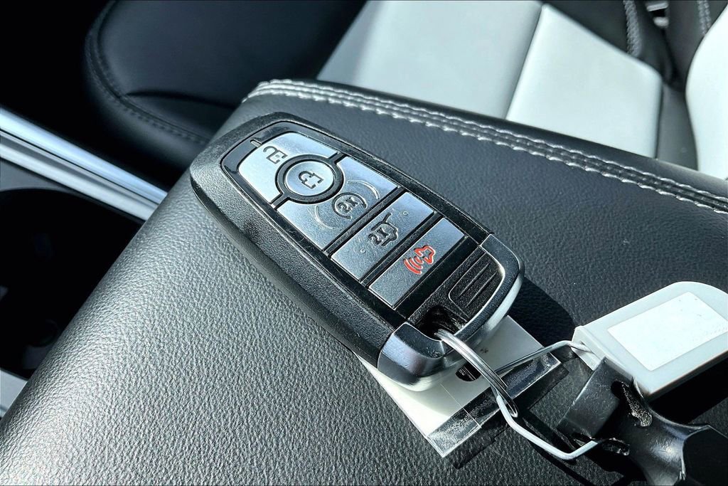 Certified 2022 Ford Explorer XLT w/ Equipment Group 202A AWD/4WD image 13