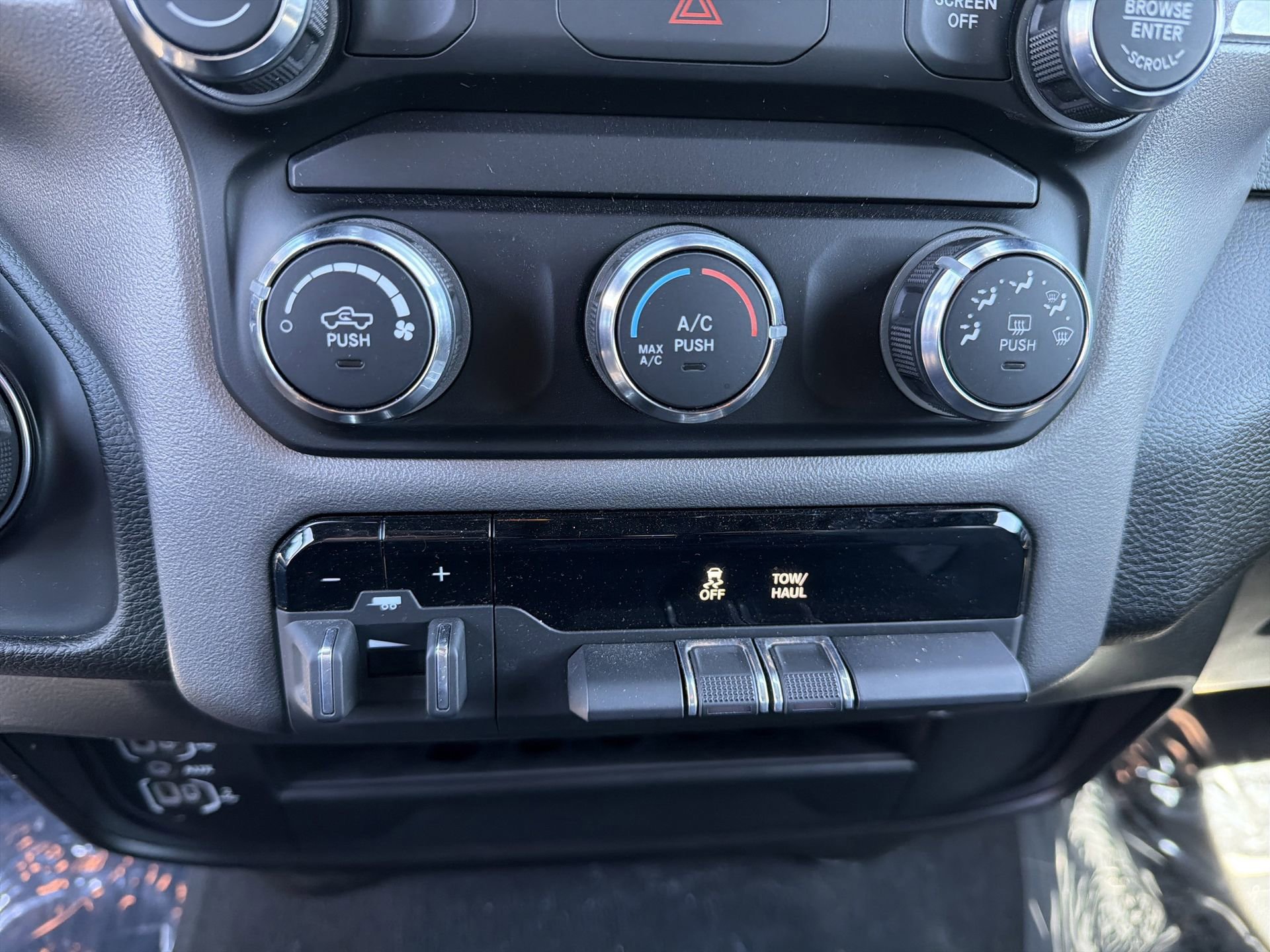 Used 2024 RAM 2500 Big Horn w/ Bed Utility Group image 13