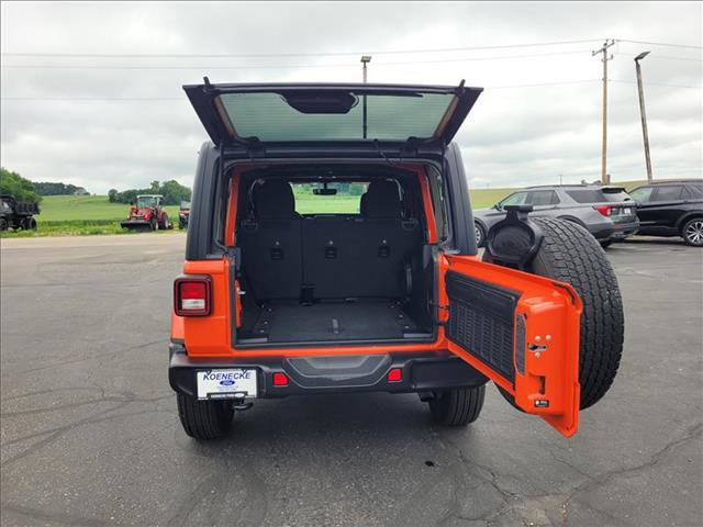 Used 2023 Jeep Wrangler Unlimited Sahara AWD/4WD image 10