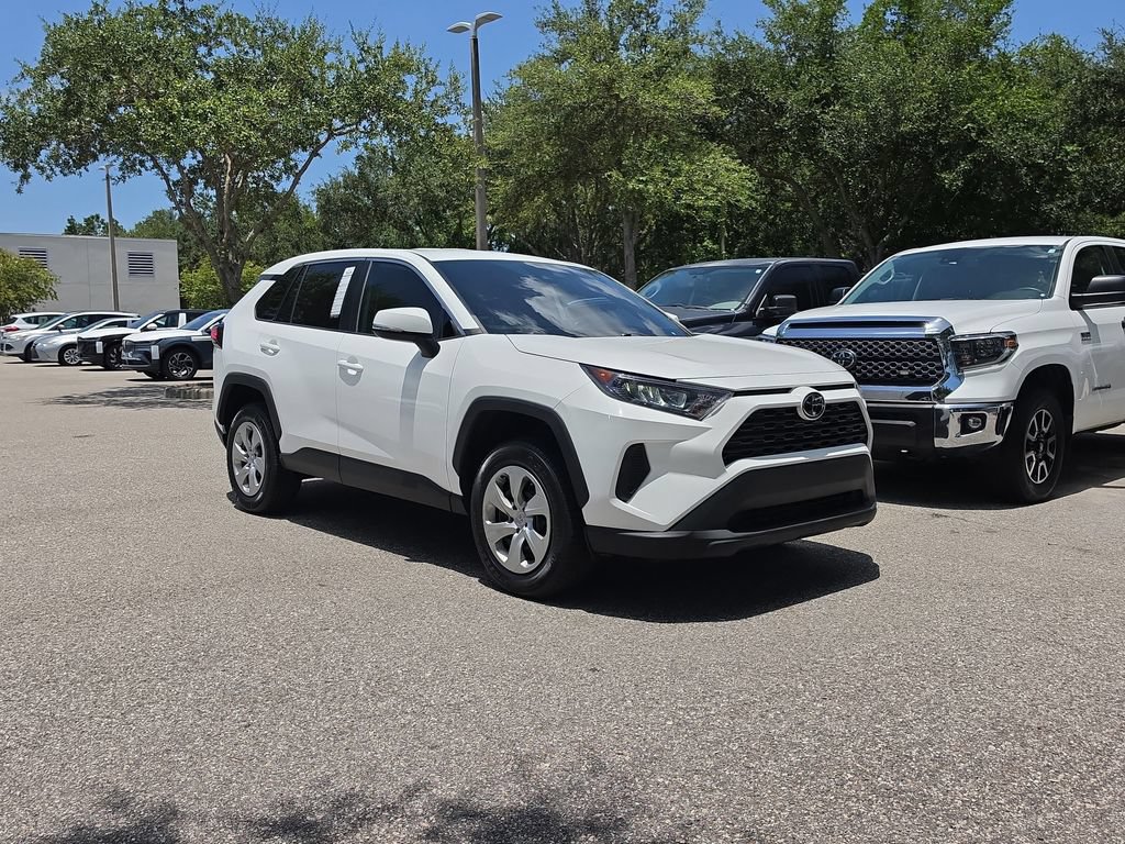 Used 2022 Toyota RAV4 LE FWD image 2